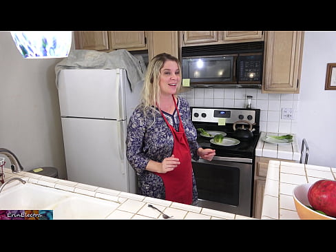 ❤️ Stiefmutter melkt ihn in der Küche vor seinem Date ☑ Homemade porn bei de.classicmebel21.ru
